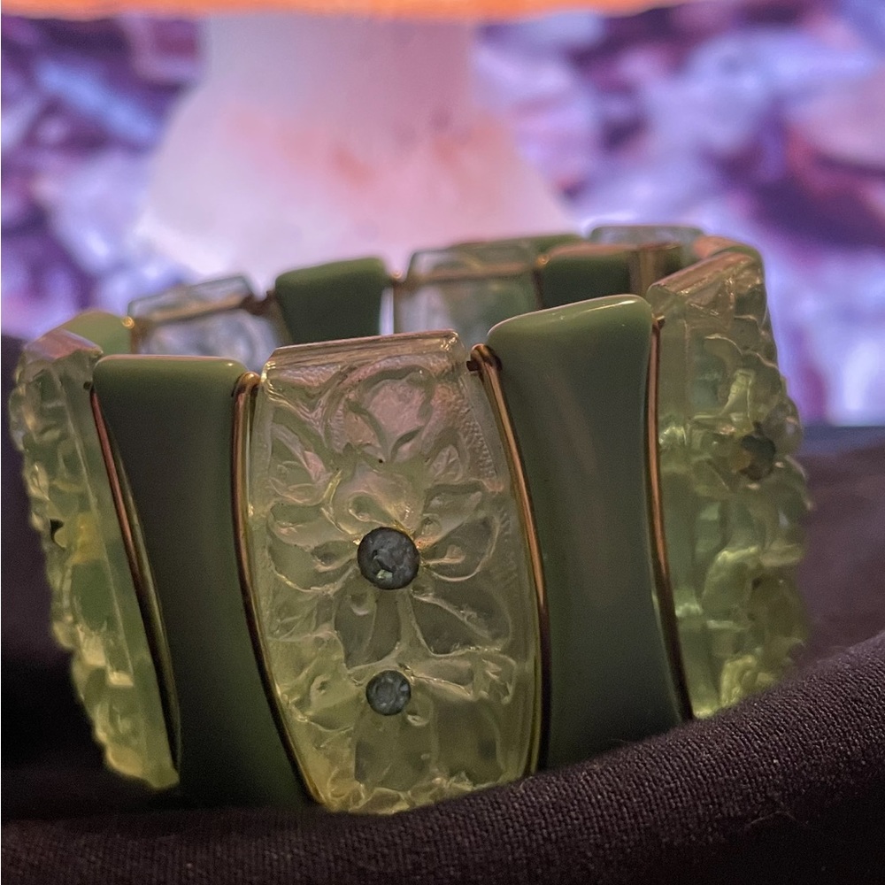 vintage turquoise green bracelet.  i believe it is lucite